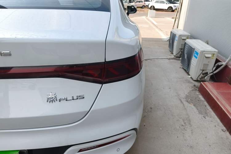 Used BYD Qin PLUS 2023 Champion Edition DM-i 120KM Leading Model Right Rear Taillight