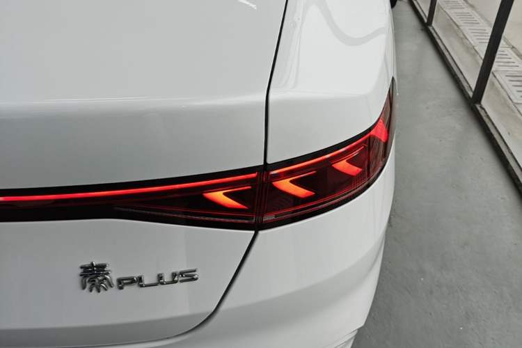 Used BYD Qin PLUS 2023 Champion Edition DM-i 55KM Superior Model Right Rear Taillight