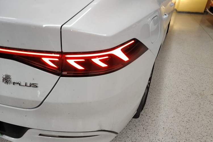 Used BYD Qin PLUS 2023 Champion Edition EV 510KM Leading Model Right Rear Taillight