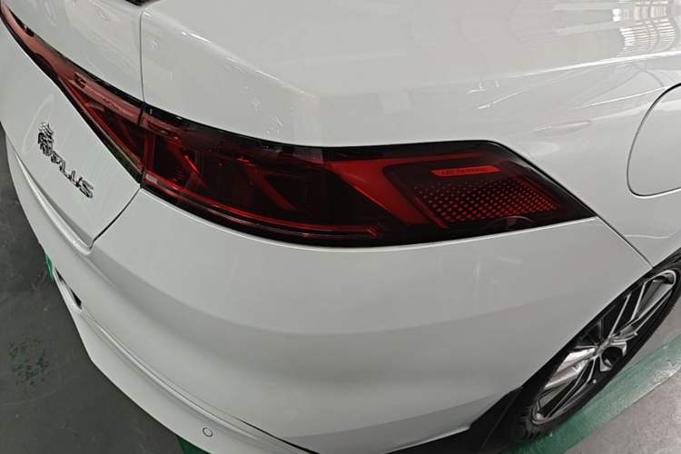 Used BYD Qin PLUS 2023 Champion Edition DM-i 120KM Leading Model Right Rear Taillight