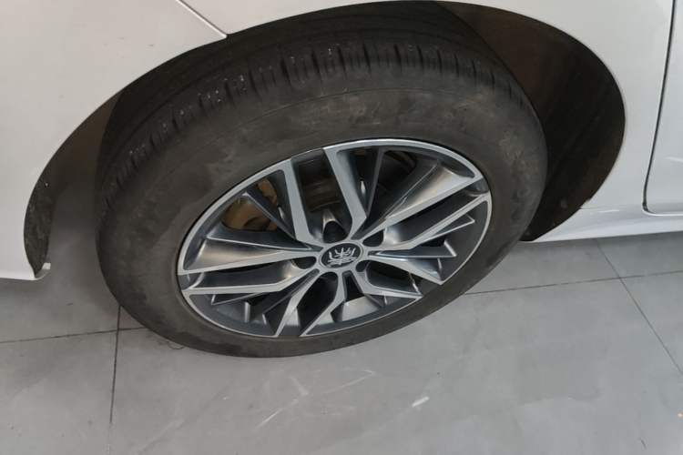 Used BYD Qin PLUS 2023 Champion Edition DM-i 120KM Excellence Model Right Rear Wheel Hub