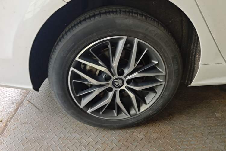 Used BYD Qin PLUS 2023 Champion Edition DM-i 120KM Beyond Model Right Rear Wheel Hub