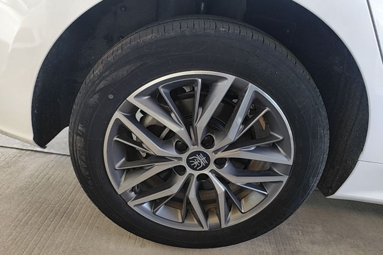 Used BYD Qin PLUS 2023 Champion Edition EV 420KM Superior Model Right Rear Wheel Hub