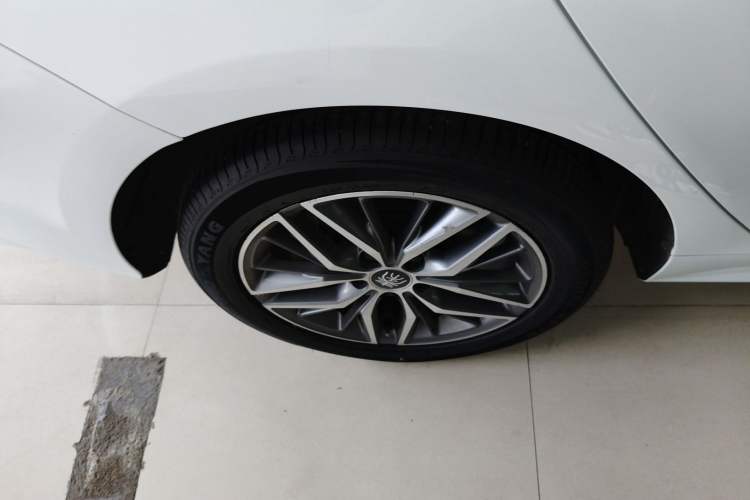 Used BYD Qin PLUS 2023 Champion Edition DM-i 120KM Beyond Model Right Rear Wheel Hub