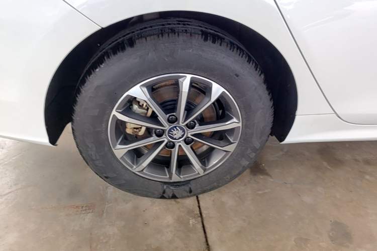 Used BYD Qin PLUS 2023 Champion Edition DM-i 55KM Leading Model Right Rear Wheel Hub
