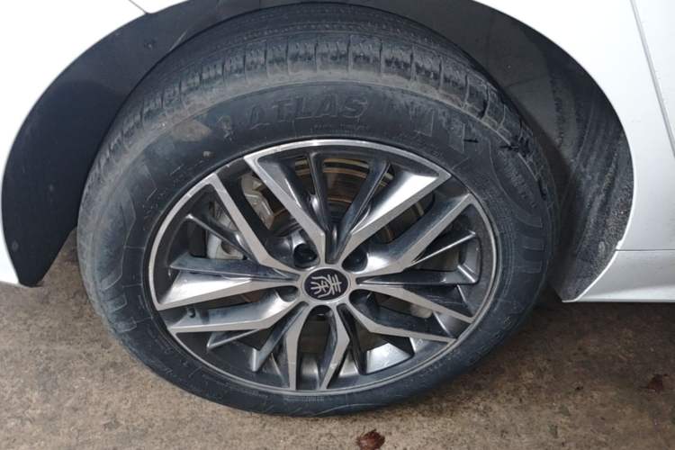 Used BYD Qin PLUS 2023 Champion Edition DM-i 120KM Beyond Model Right Rear Wheel Hub