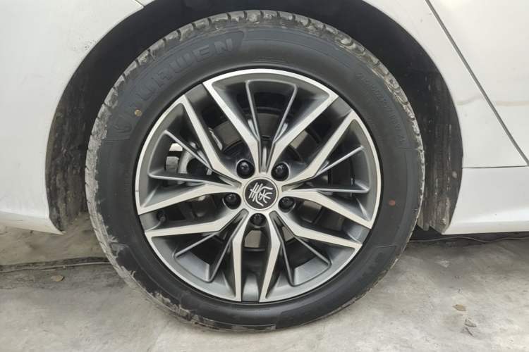 Used BYD Qin PLUS 2023 Champion Edition EV 420KM Leading Model Right Rear Wheel Hub