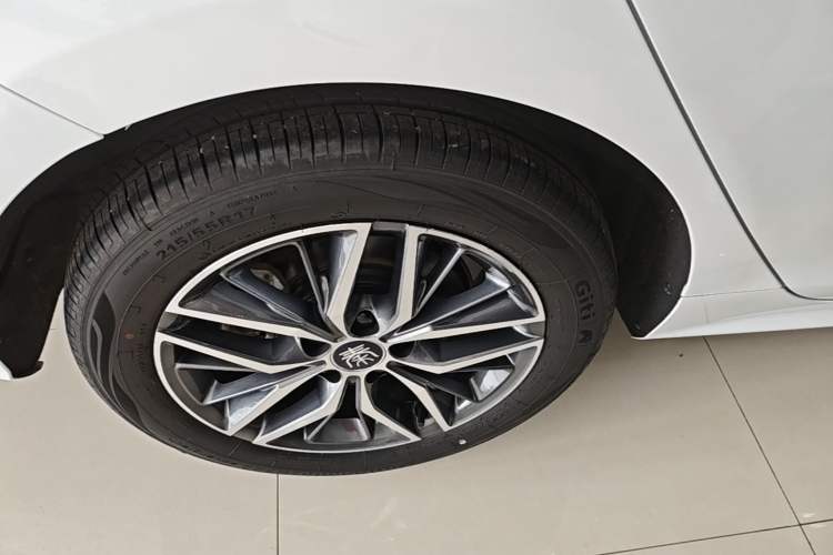 Used BYD Qin PLUS 2023 Champion Edition DM-i 120KM Beyond Model Right Rear Wheel Hub