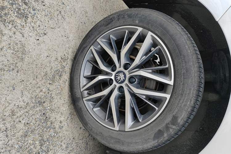 Used BYD Qin PLUS 2023 Champion Edition EV 420KM Superior Model Right Rear Wheel Hub