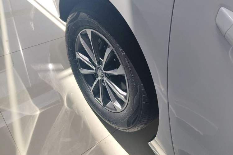 Used BYD Qin PLUS 2023 Champion Edition DM-i 55KM Leading Model Right Rear Wheel Hub