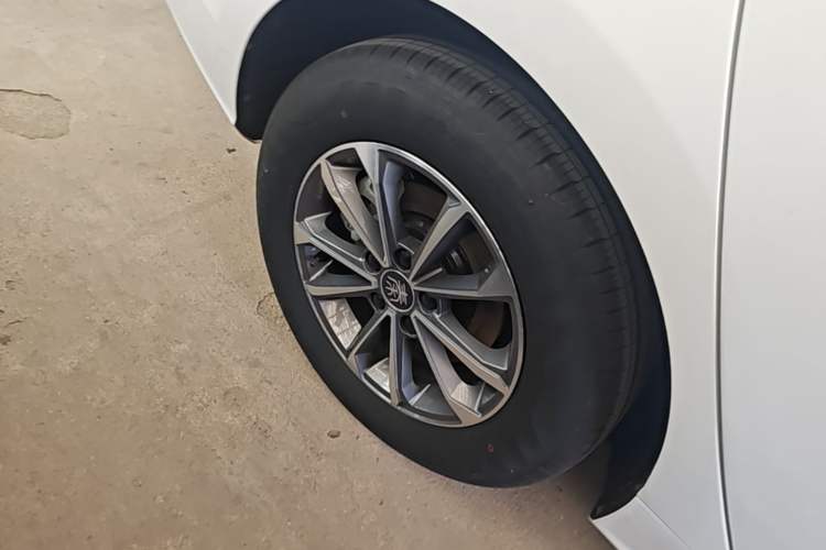Used BYD Qin PLUS 2023 Champion Edition DM-i 55KM Leading Model Right Rear Wheel Hub