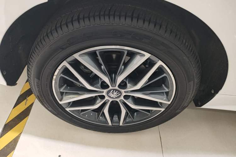 Used BYD Qin PLUS 2023 Champion Edition EV 510KM Leading Model Right Rear Wheel Hub