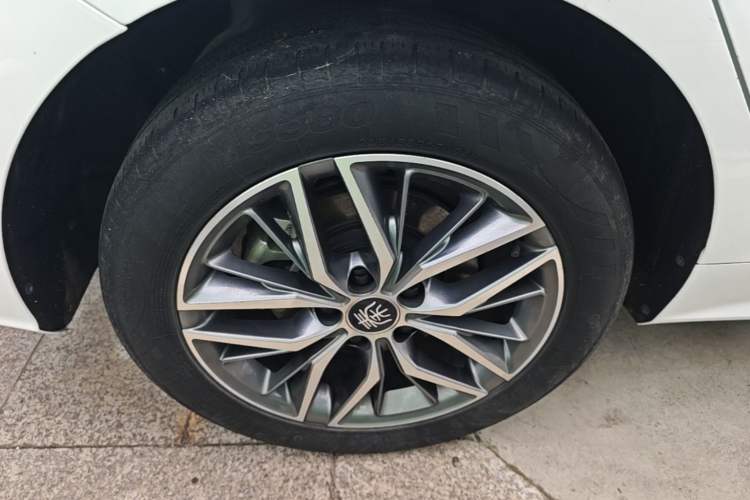 Used BYD Qin PLUS 2023 Champion Edition EV 420KM Leading Model Right Rear Wheel Hub