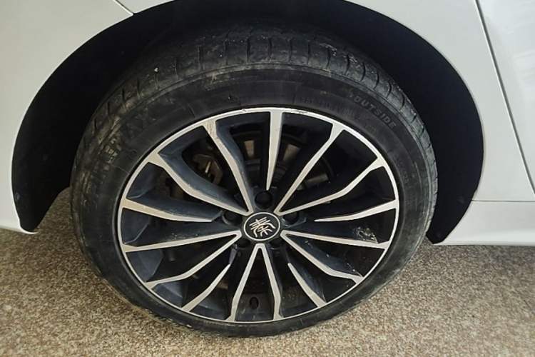 Used BYD Qin PLUS 2023 Champion Edition EV 610KM Excellence Model Right Rear Wheel Hub