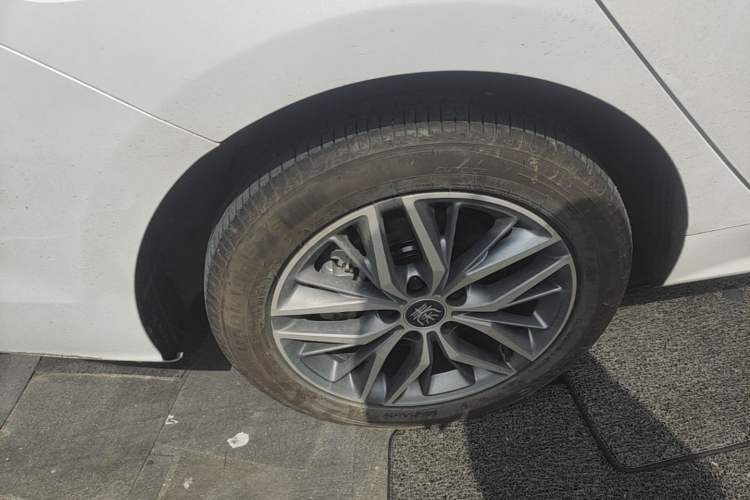 Used BYD Qin PLUS 2023 Champion Edition EV 420KM Superior Model Right Rear Wheel Hub