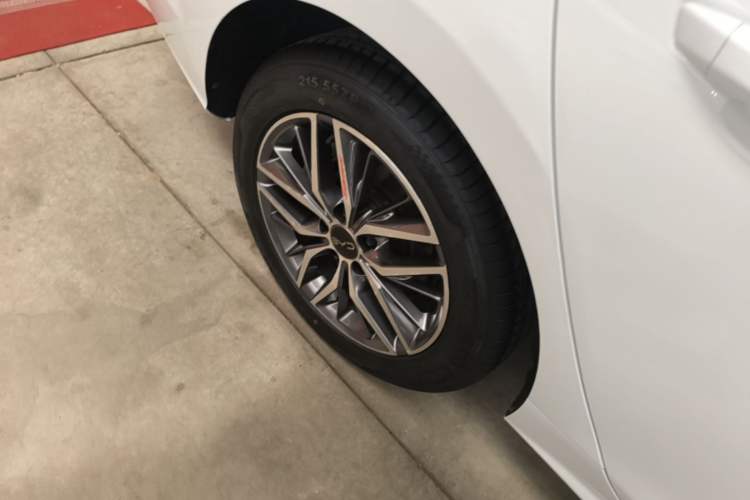 Used BYD Qin PLUS 2023 Champion Edition DM-i 55KM Superior Model Right Rear Wheel Hub