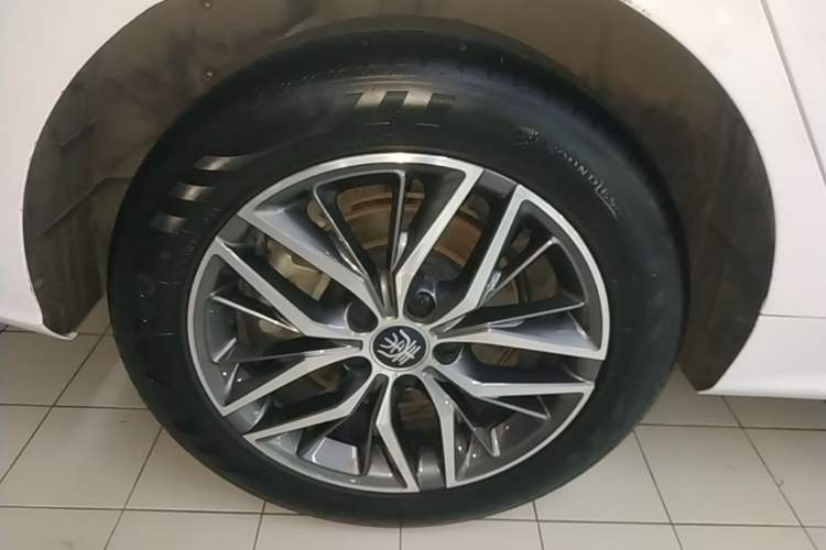 Used BYD Qin PLUS 2023 Champion Edition DM-i 120KM Beyond Model Right Rear Wheel Hub