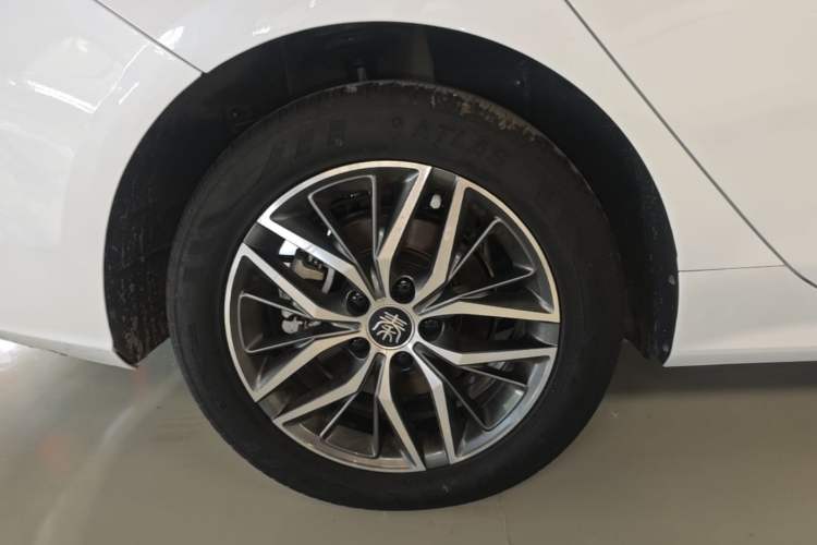 Used BYD Qin PLUS 2023 Champion Edition EV 510KM Beyond Model Right Rear Wheel Hub