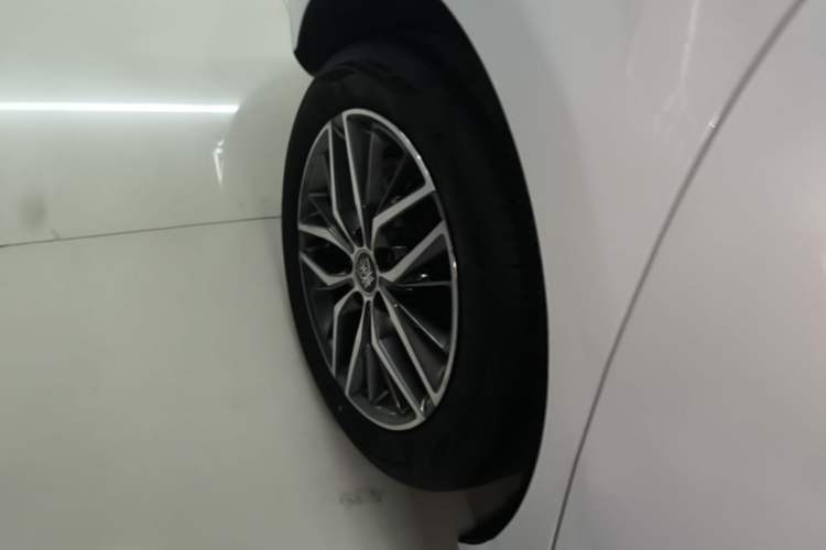 Used BYD Qin PLUS 2023 Champion Edition DM-i 120KM Beyond Model Right Rear Wheel Hub