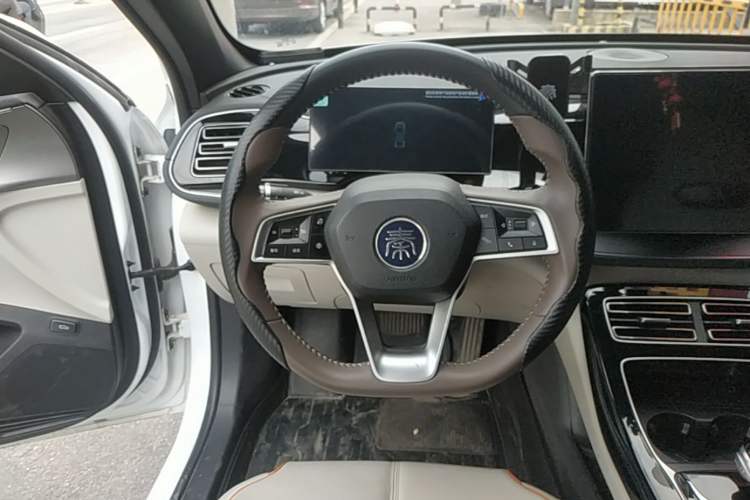 Used BYD Qin PLUS 2023 Champion Edition DM-i 120KM Beyond Model Steering Wheel