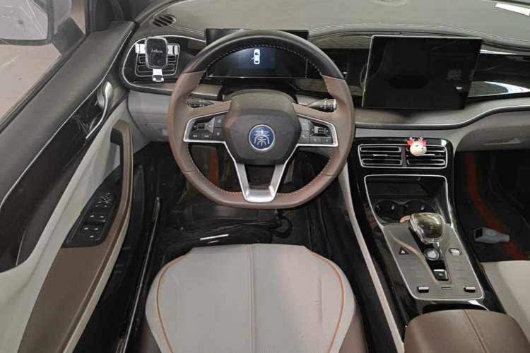 Used BYD Qin PLUS 2023 Champion Edition DM-i 55KM Superior Model Steering Wheel