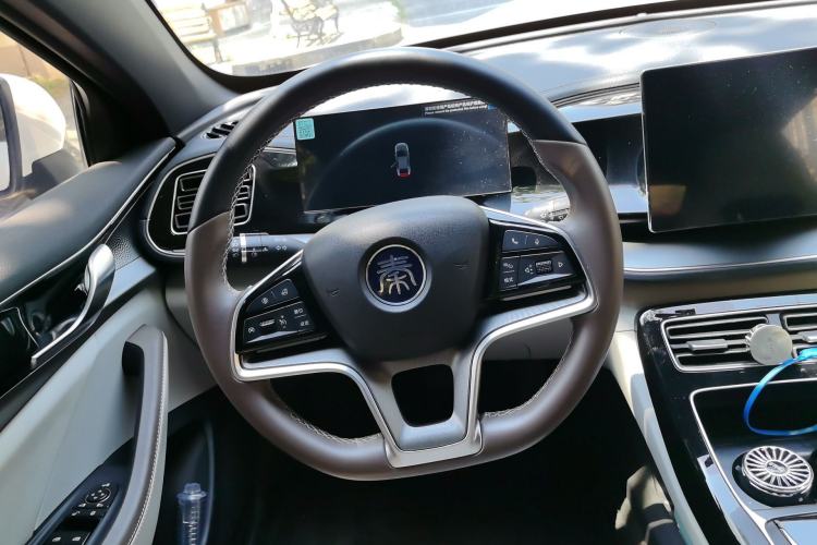 Used BYD Qin PLUS 2023 Champion Edition EV 420KM Superior Model Steering Wheel