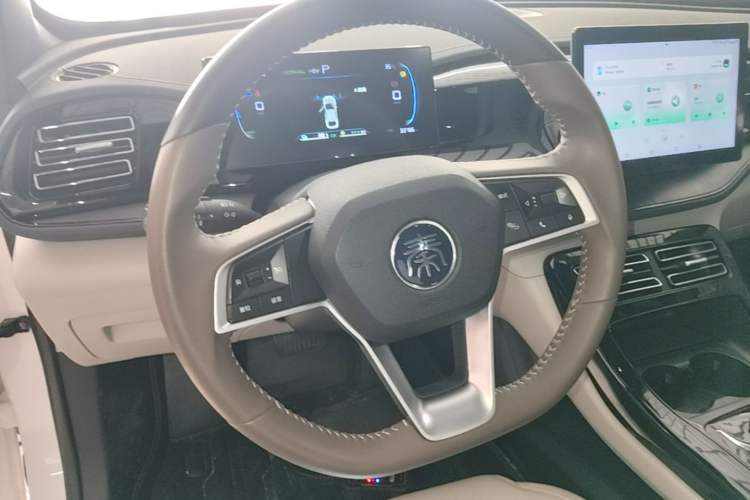 Used BYD Qin PLUS 2023 Champion Edition DM-i 55KM Leading Model Steering Wheel