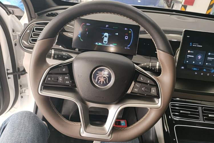 Used BYD Qin PLUS 2023 Champion Edition EV 510KM Leading Model Steering Wheel