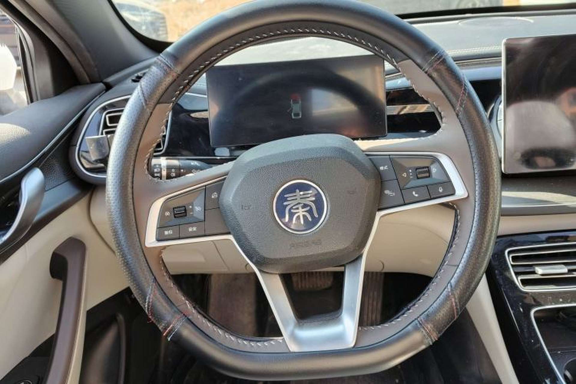 Used BYD Qin PLUS 2023 Champion Edition DM-i 120KM Leading Model Steering Wheel