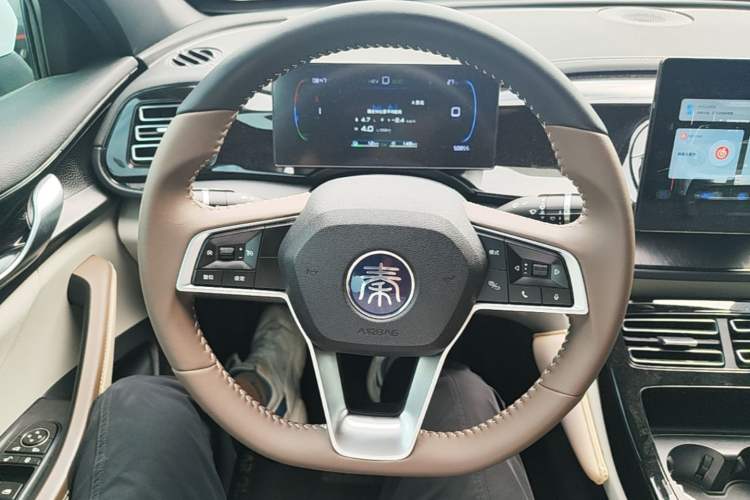 Used BYD Qin PLUS 2023 Champion Edition DM-i 55KM Leading Model Steering Wheel