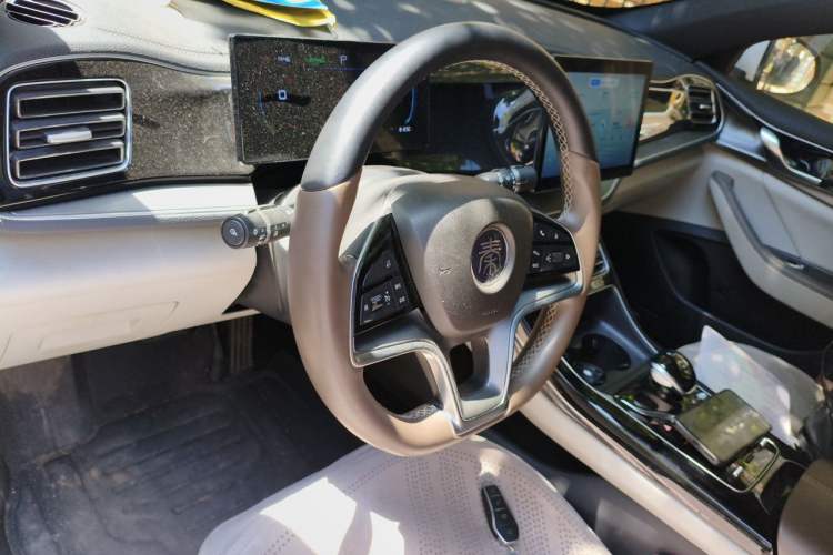 Used BYD Qin PLUS 2023 Champion Edition EV 420KM Leading Model Steering Wheel