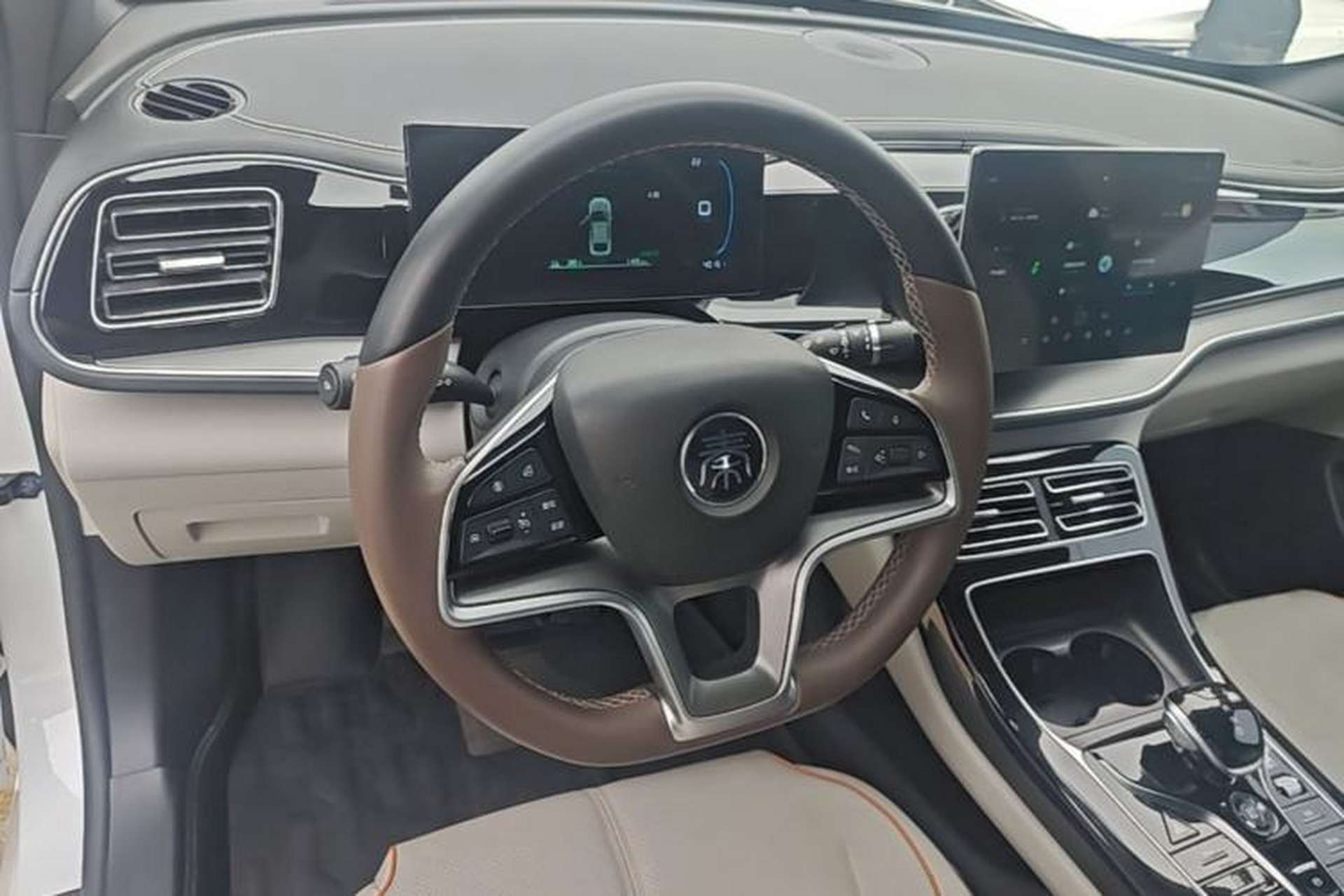 Used BYD Qin PLUS 2023 Champion Edition EV 420KM Superior Model Steering Wheel
