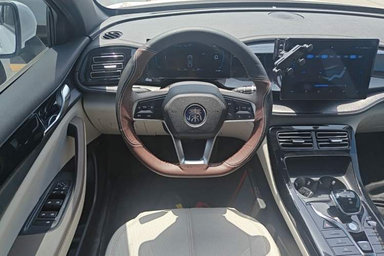 Used BYD Qin PLUS 2023 Champion Edition DM-i 55KM Leading Model Steering Wheel