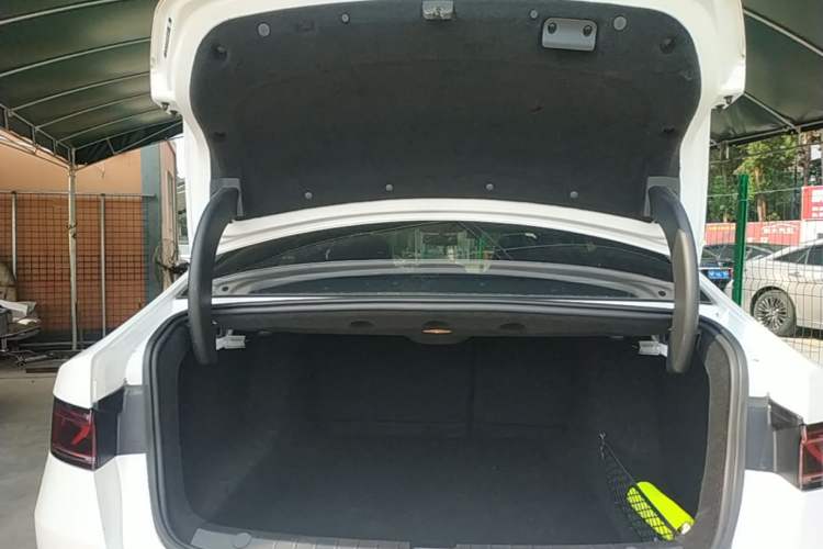 Used BYD Qin PLUS 2023 Champion Edition DM-i 55KM Leading Model Trunk