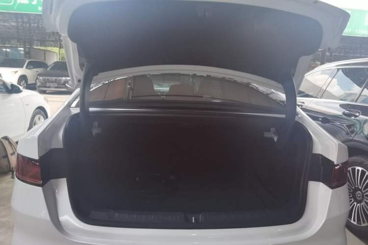 Used BYD Qin PLUS 2023 Champion Edition DM-i 55KM Leading Model Trunk
