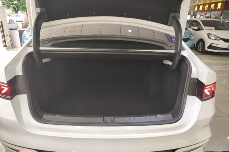 Used BYD Qin PLUS 2023 Champion Edition EV 510KM Leading Model Trunk