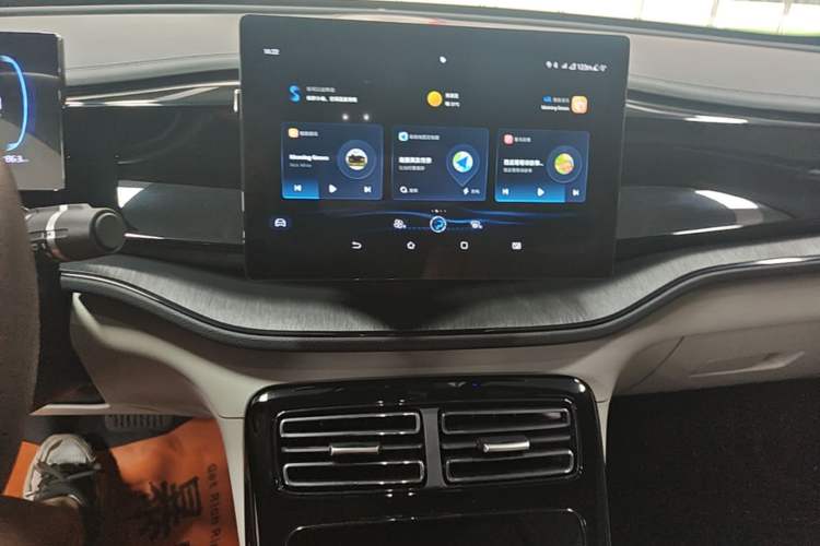 Used BYD Qin PLUS 2024 HONOR Edition DM-i 55KM Leading Model Audio And AC Panel