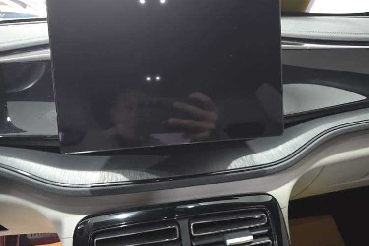 Used BYD Qin PLUS 2024 HONOR Edition DM-i 55KM Leading Model Audio And AC Panel