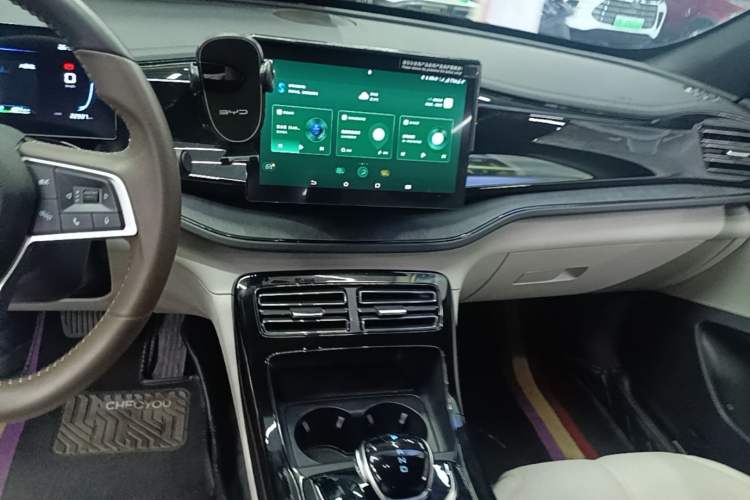 Used BYD Qin PLUS 2024 HONOR Edition DM-i 55KM Leading Model Audio And AC Panel