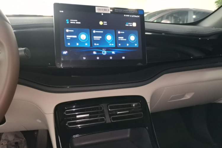 Used BYD Qin PLUS 2024 HONOR Edition DM-i 55KM Leading Model Audio And AC Panel