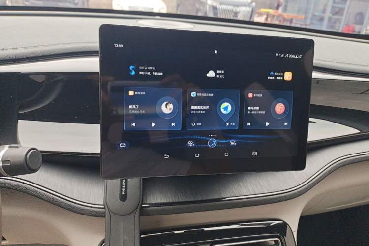 Used BYD Qin PLUS 2024 HONOR Edition DM-i 55KM Leading Model Audio And AC Panel