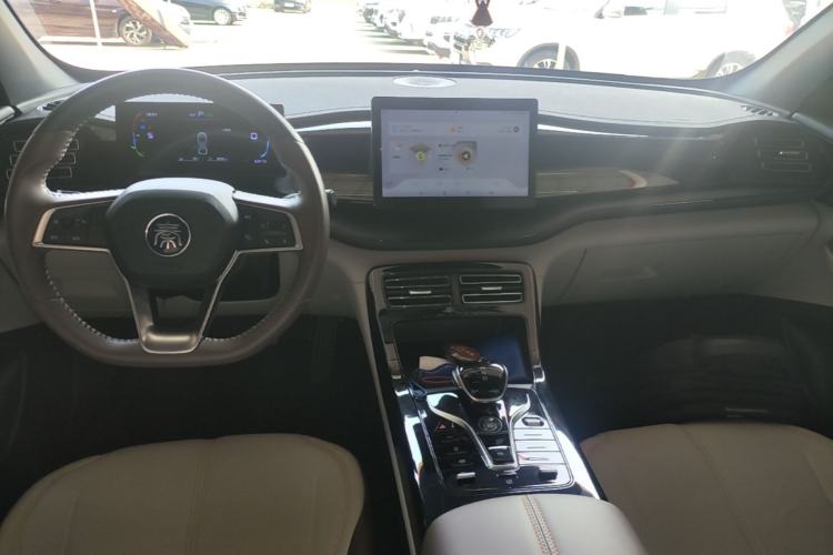 Used BYD Qin PLUS 2024 HONOR Edition DM-i 55KM Leading Model Center Console