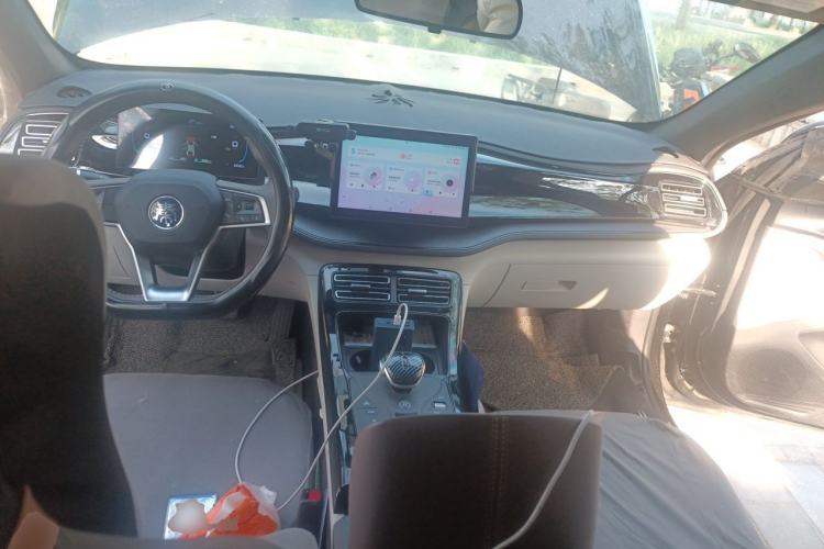 Used BYD Qin PLUS 2024 HONOR Edition DM-i 55KM Leading Model Center Console