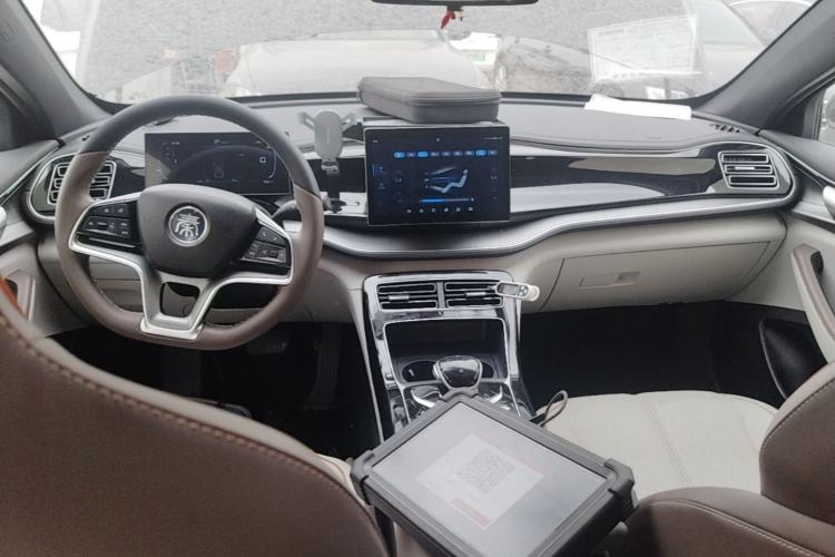 Used BYD Qin PLUS 2024 Honor Edition EV 420KM Beyond Model Center Console