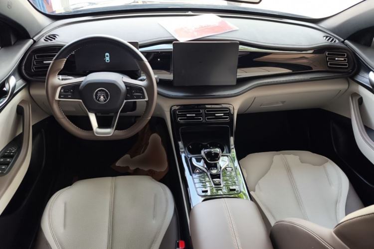 Used BYD Qin PLUS 2024 HONOR Edition DM-i 55KM Leading Model Center Console