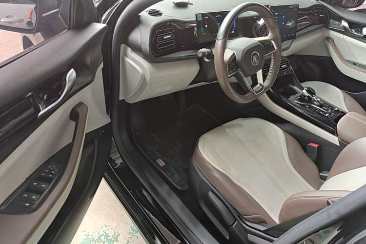 Used BYD Qin PLUS 2024 HONOR Edition DM-i 55KM Leading Model Driver Seat