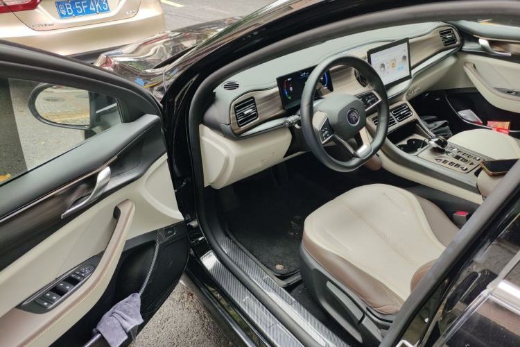Used BYD Qin PLUS 2024 HONOR Edition DM-i 55KM Leading Model Driver Seat