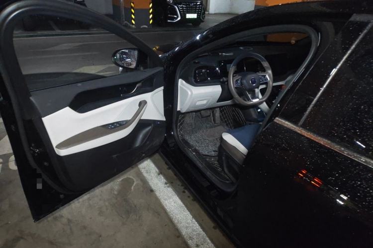Used BYD Qin PLUS 2024 HONOR Edition DM-i 55KM Leading Model Driver Seat