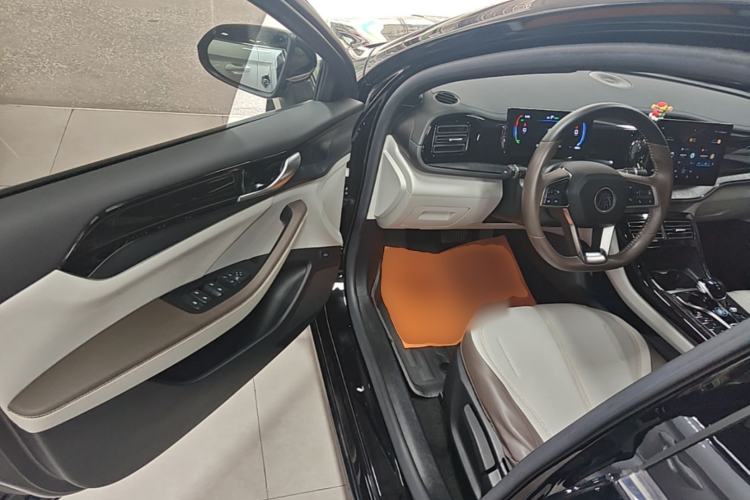 Used BYD Qin PLUS 2024 HONOR Edition DM-i 55KM Leading Model Driver Seat