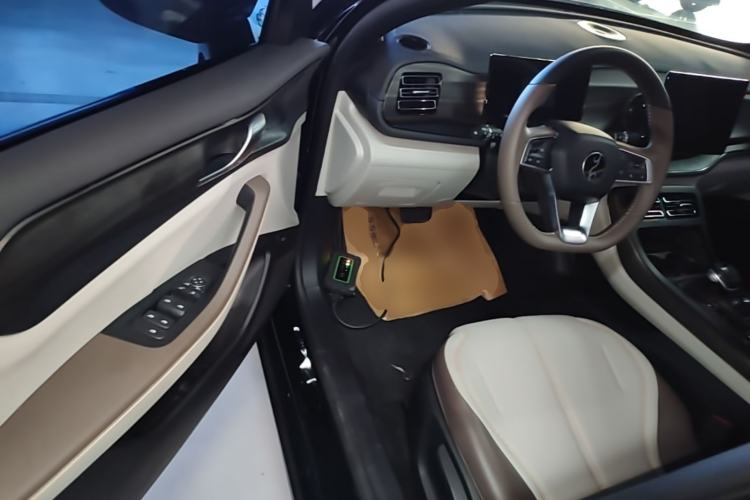 Used BYD Qin PLUS 2024 HONOR Edition DM-i 55KM Leading Model Driver Seat